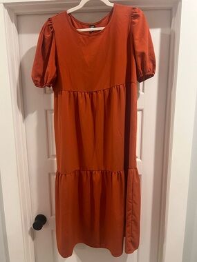 Women’s Rust Tiered Midi Dress with Puff Sleeves